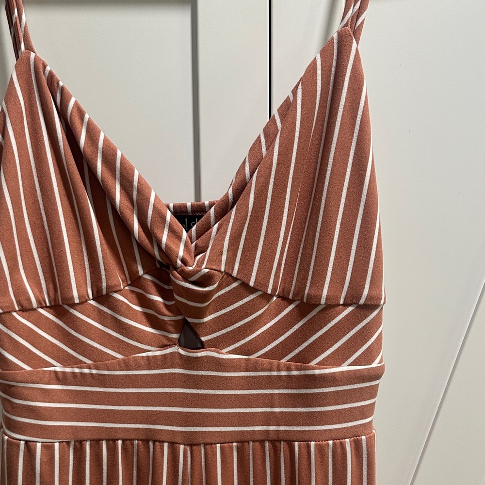 Chic Striped Jumpsuit with Twisted Front - Picture 4 of 6